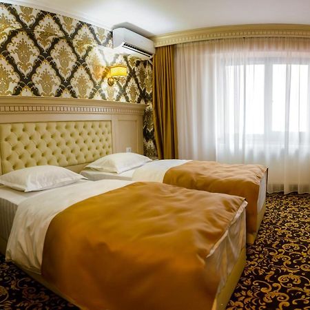 Little Orient Hotel Braila Ngoại thất bức ảnh