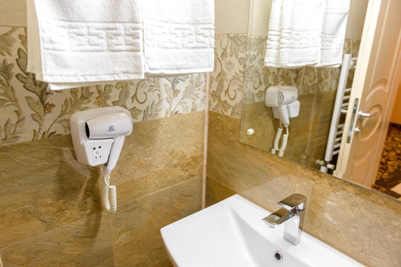Little Orient Hotel Braila Ngoại thất bức ảnh