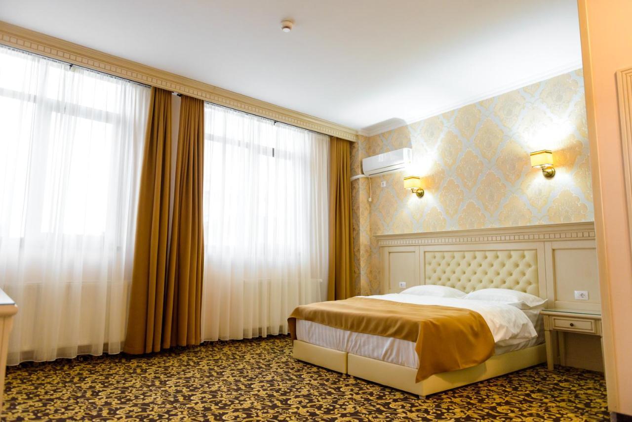 Little Orient Hotel Braila Ngoại thất bức ảnh